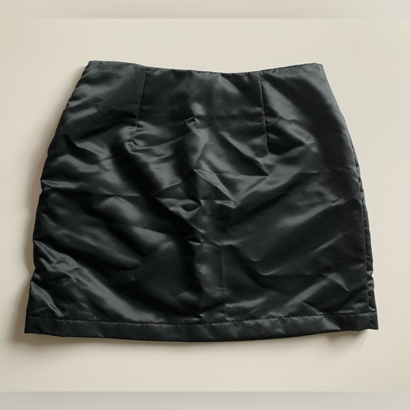 Guess Skirt - Picture 2 of 4